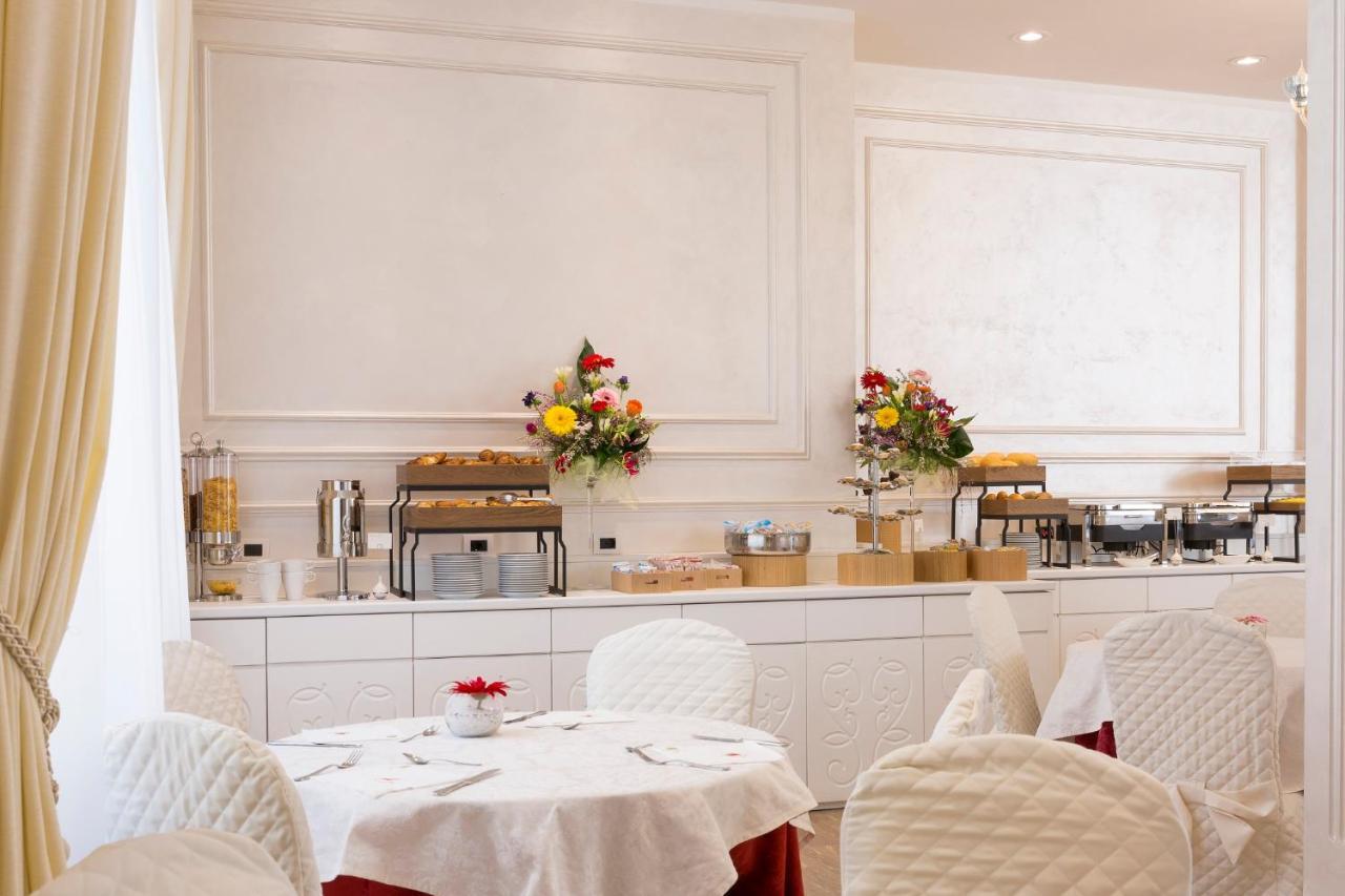 Hotel Vienna Ostenda E Ristorante Il Danubio Rimini Zewnętrze zdjęcie