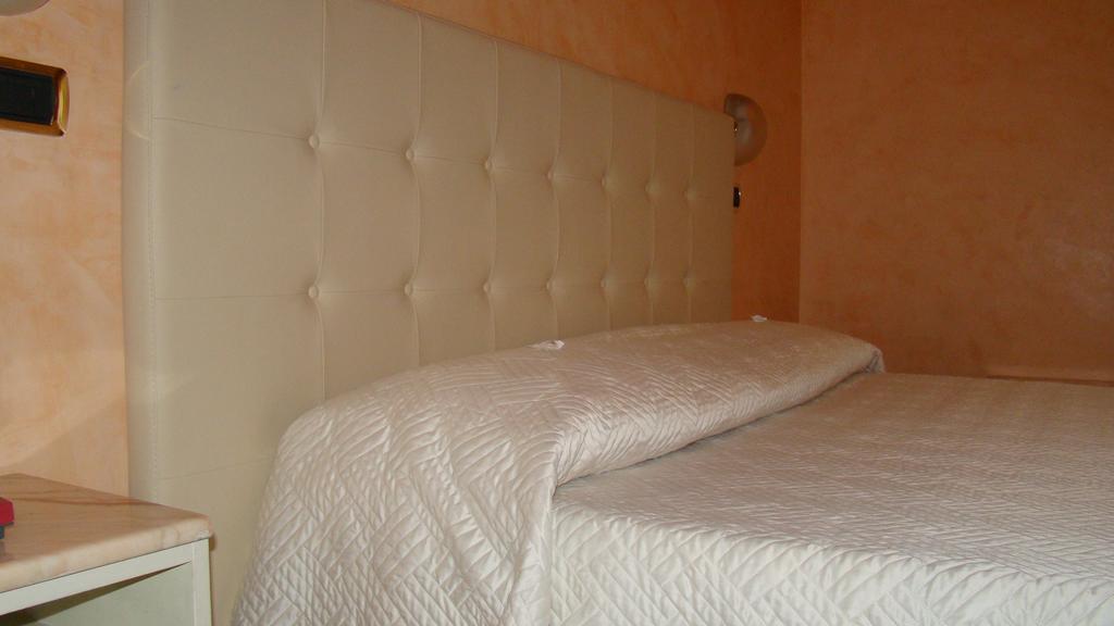Hotel Vienna Ostenda E Ristorante Il Danubio Rimini Zewnętrze zdjęcie